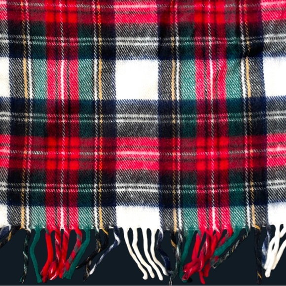 SOFT Like New Wool Red Green Black Tartan Plaid Fringed Throw Blanket 56”x63” - Picture 1 of 3